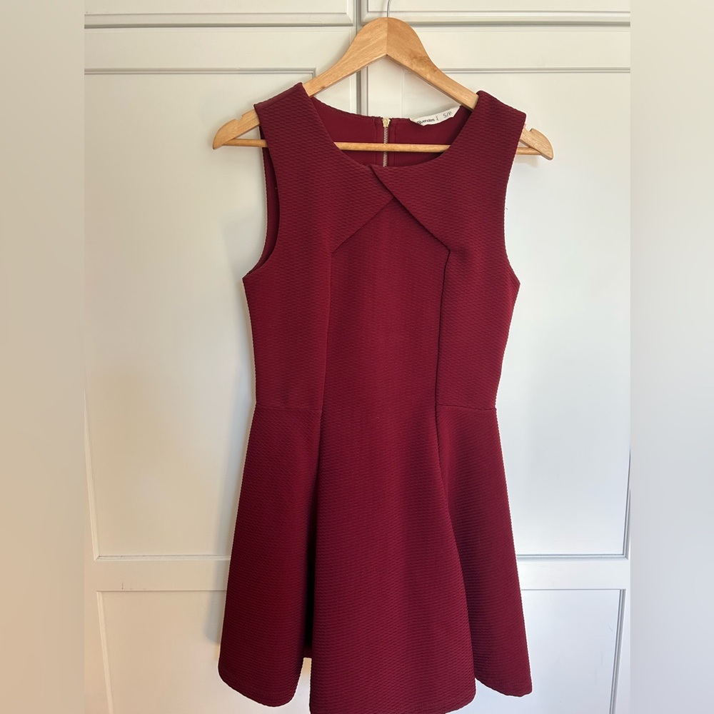 Elegant Burgundy Sleeveless Dress